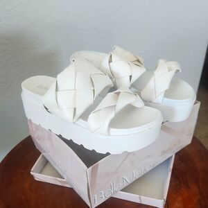 NWT..Bella Mariw Platform Sandals